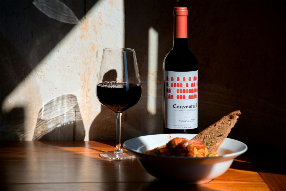 Cum organizezi o degustare de vin roșu acasă