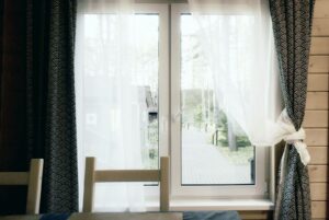 Cum recunoști o tâmplărie de calitate când ai în față două oferte care par la fel