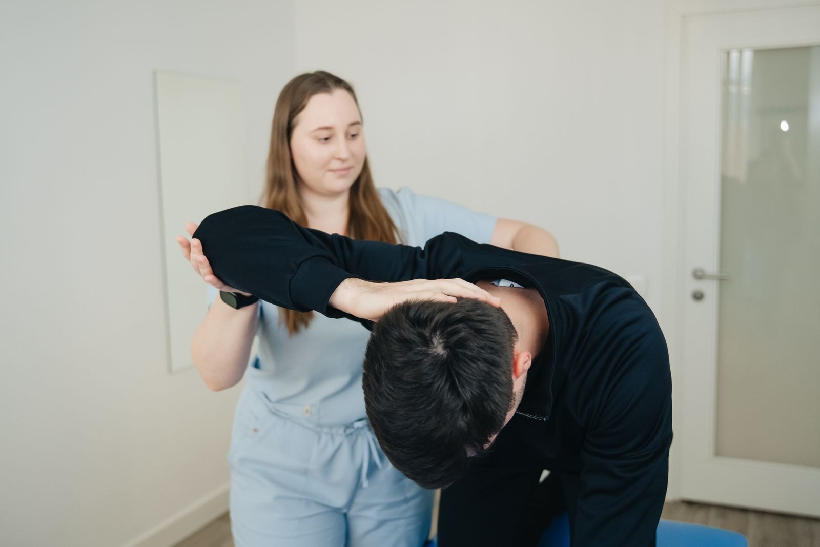 Mișcare fără durere: ce poate face fizioterapia pentru sciatică